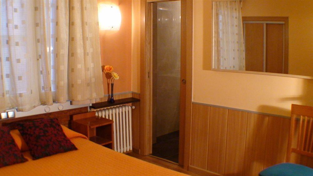 Hostal El Carmen Zaragoza Buitenkant foto