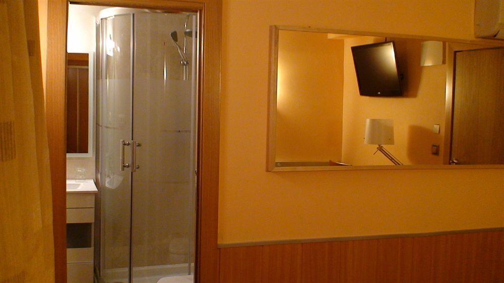 Hostal El Carmen Zaragoza Buitenkant foto