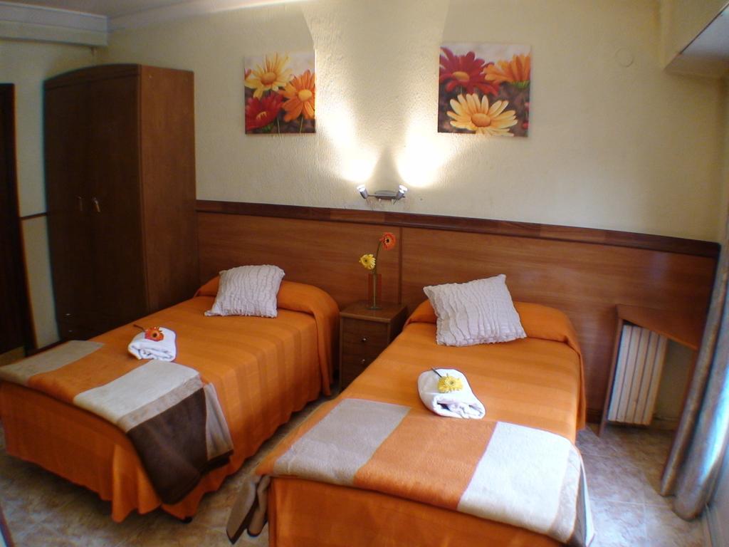 Hostal El Carmen Zaragoza Buitenkant foto