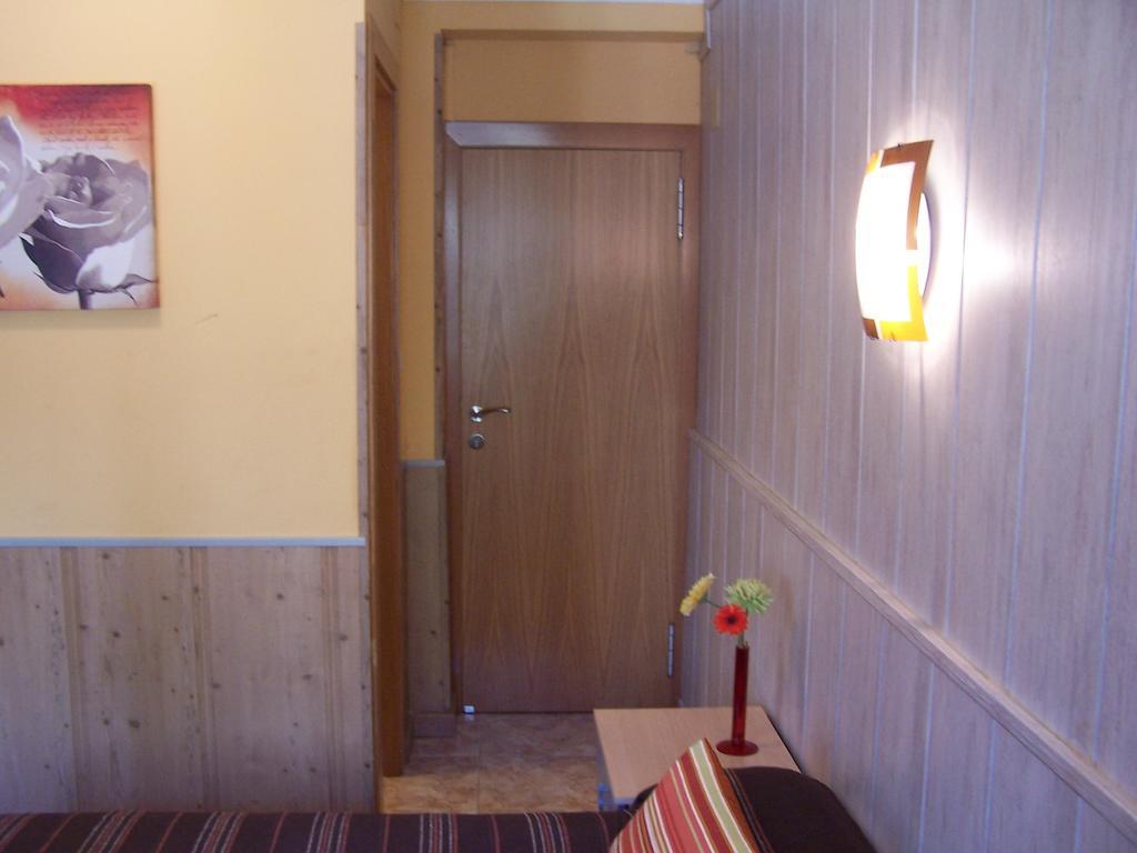 Hostal El Carmen Zaragoza Buitenkant foto