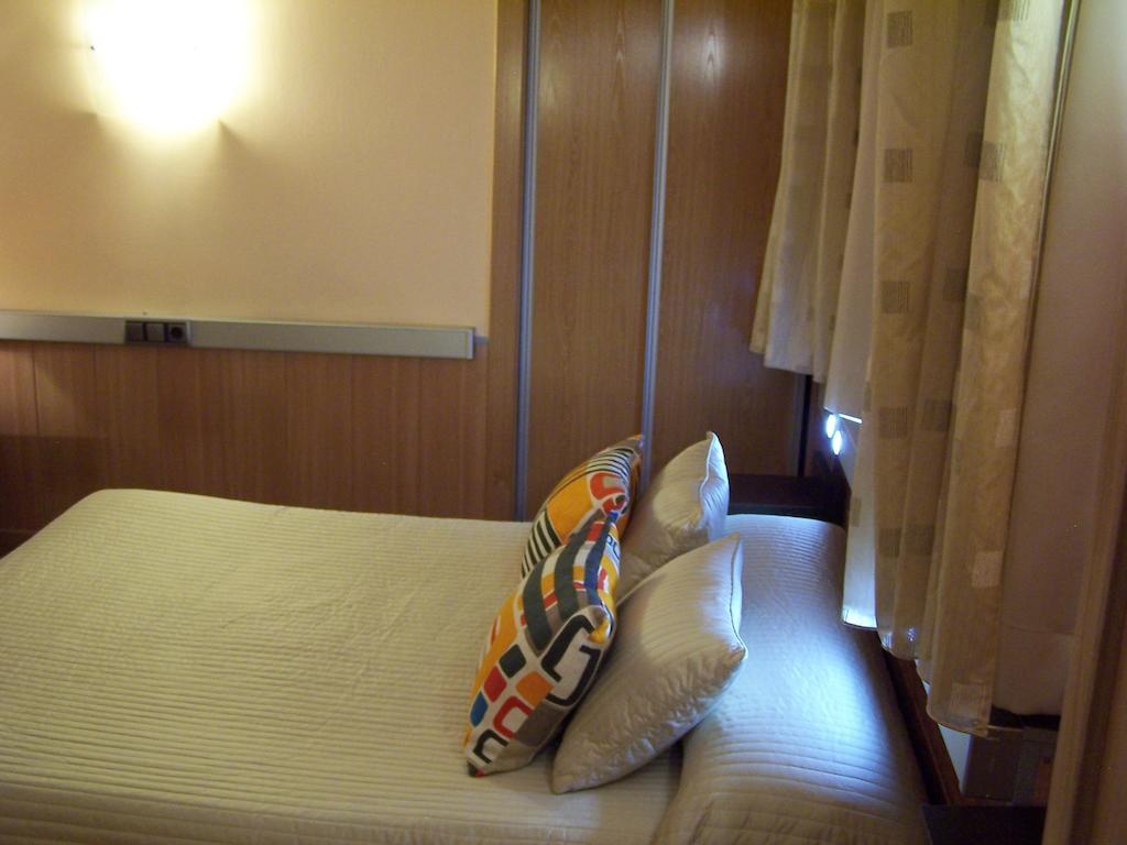 Hostal El Carmen Zaragoza Buitenkant foto